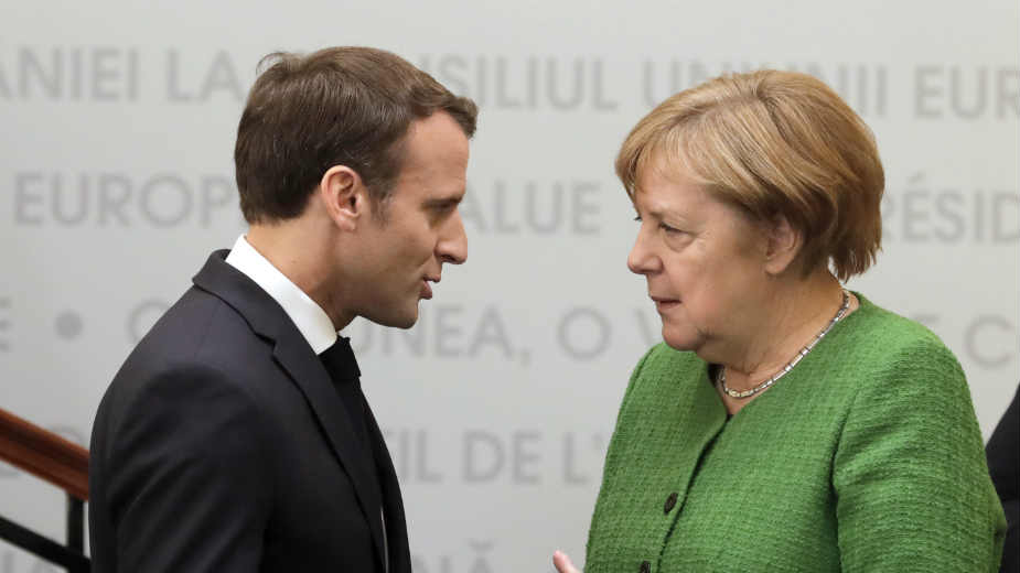 Makron i Merkel napuštali samit EU, ali se sad oprezno nadaju nagodbi za fond oporavka 1
