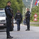 Na severu Kosova mirno, građani zbog neizvesnosti okupljeni u grupama 12