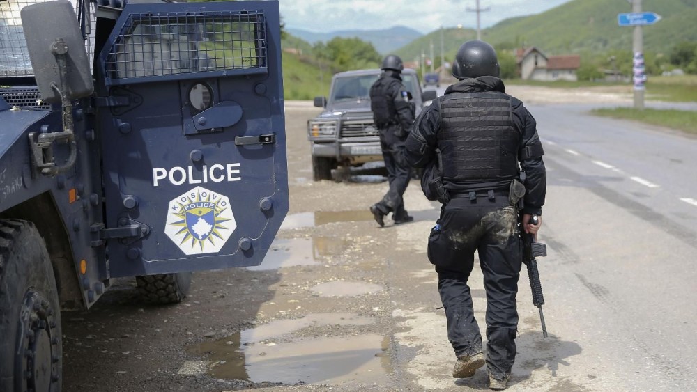 Troje policijskih zvaničnika uhapšeno na severu Kosova 1