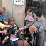 Vlasnica Kanala 9 nastavlja štrajk glađu ispred REM 9