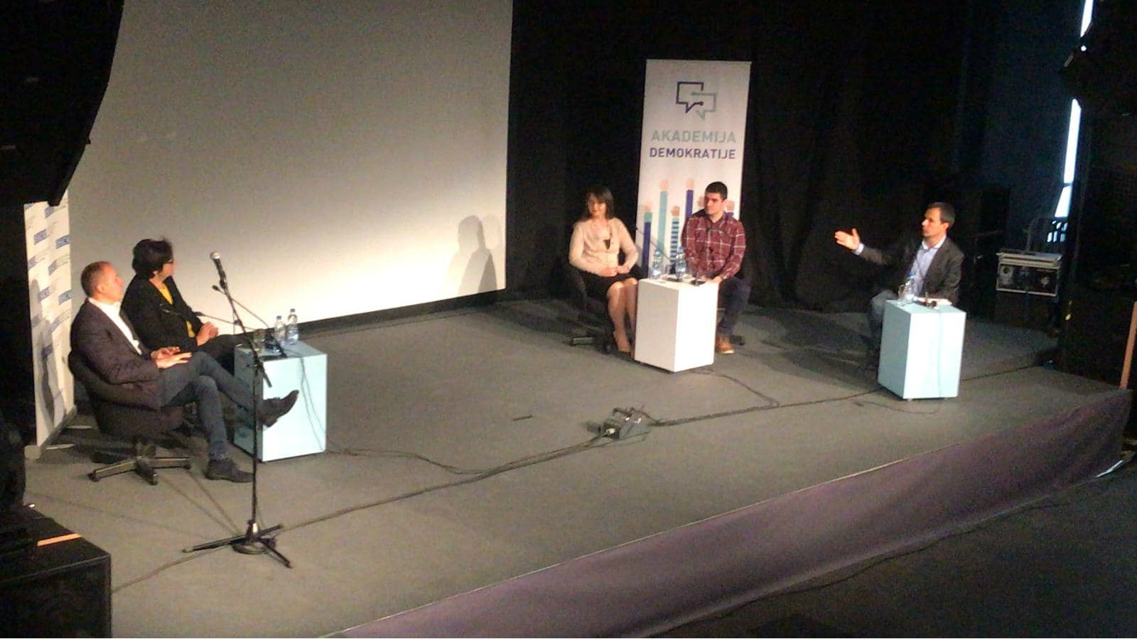 Akademija demokratije: Otvoriti institucije i lidere za potencijalne dijaloge sa mladima 1