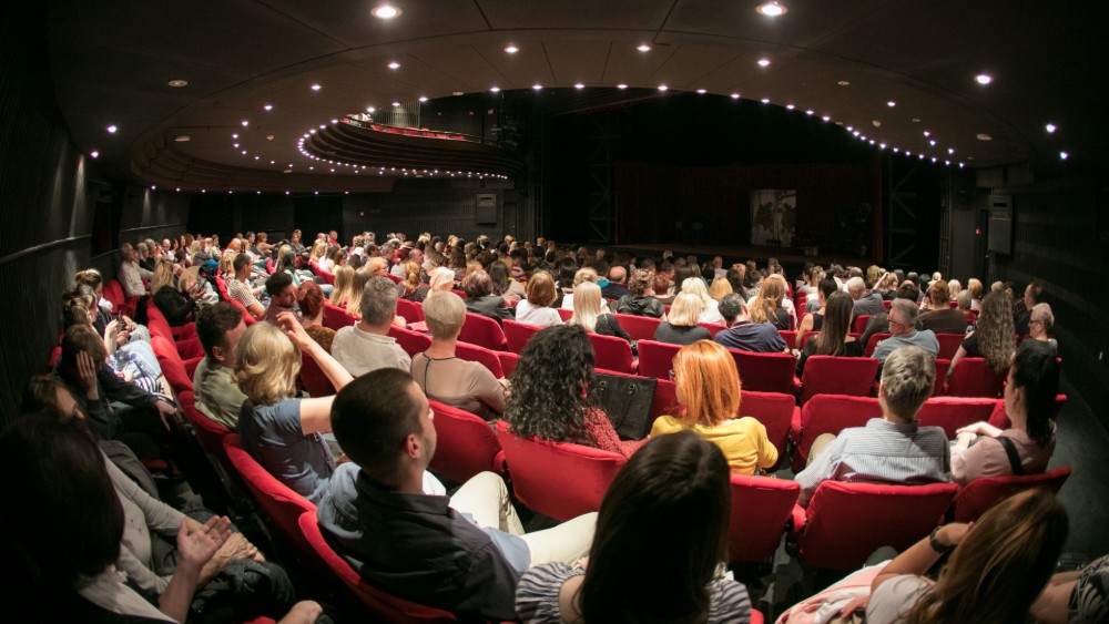 Poklon predstava ljubiteljima pozorišta 1