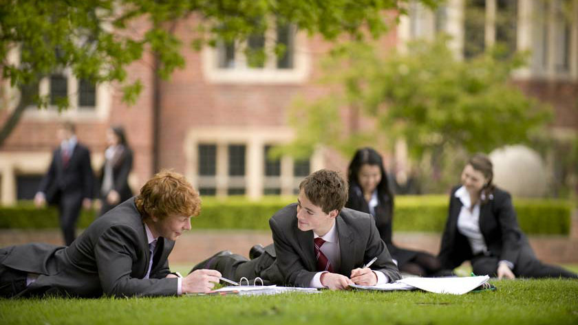 Srednja škola u inostranstvu - kad je pravo vreme za odvajanje dece od roditelja? 2 Srednja škola u inostranstvu - kad je pravo vreme za odvajanje dece od roditelja? 2