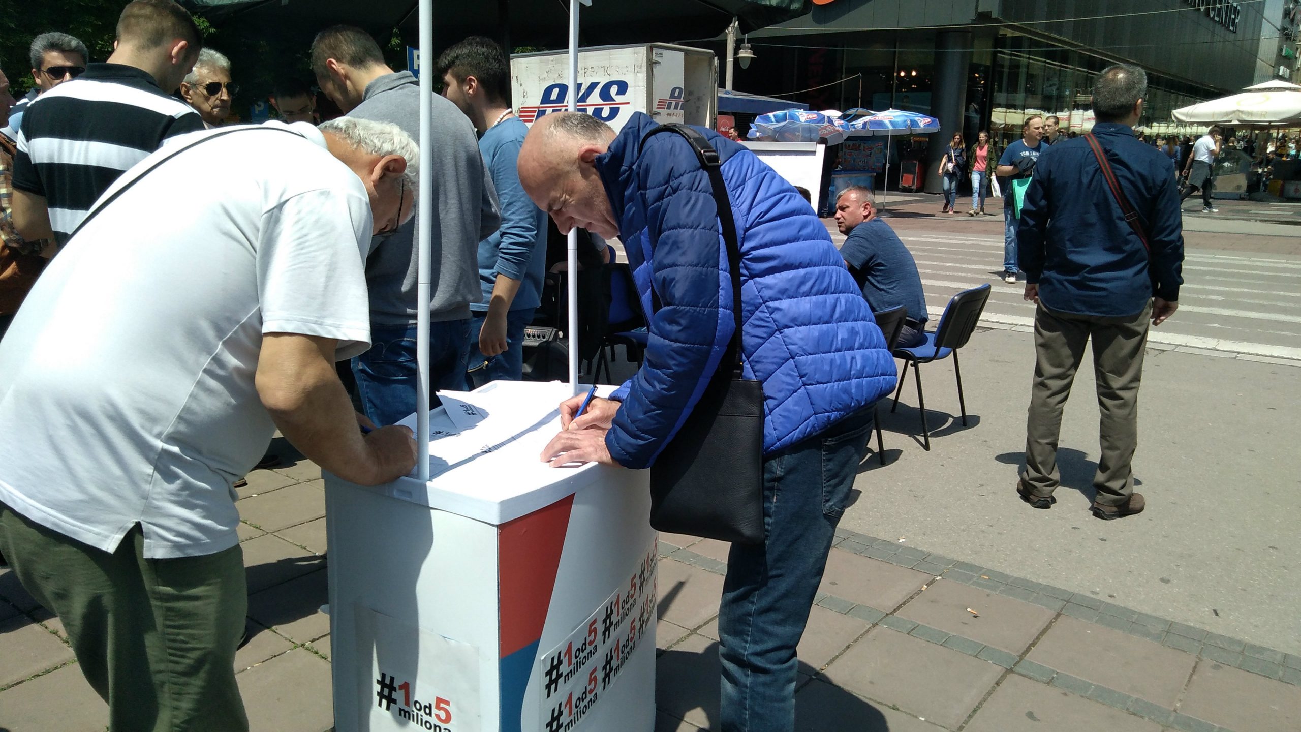 U prvoj "Zoni slobode" u Nišu za tri sata sa opozicijom razgovaralo oko 200 ljudi 1
