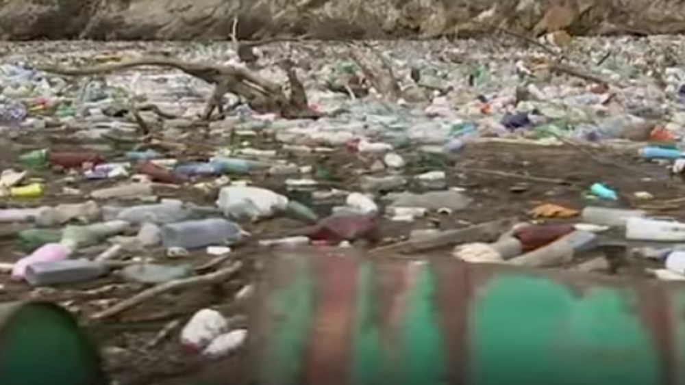 Kako izgleda borba sa ostrvom smeća koje pluta Drinom (VIDEO) 1