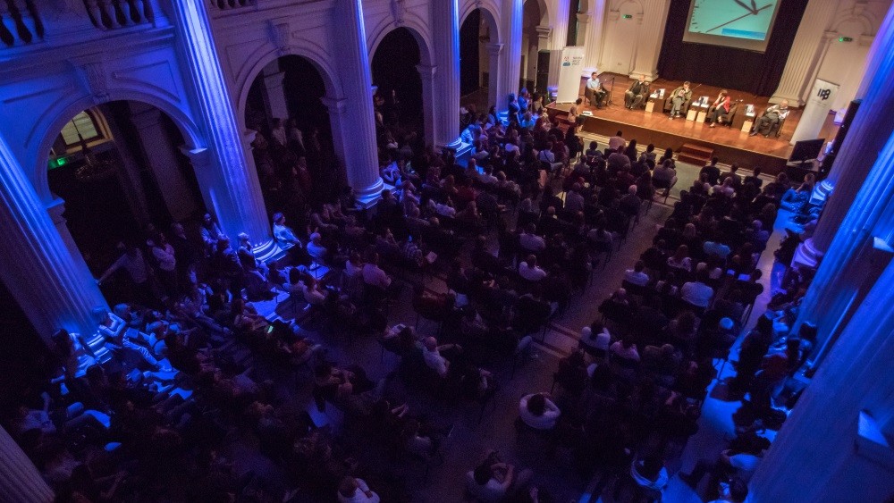 Uzbudljive priče o crnoj rupi na tribini u SKC 23. maja 1