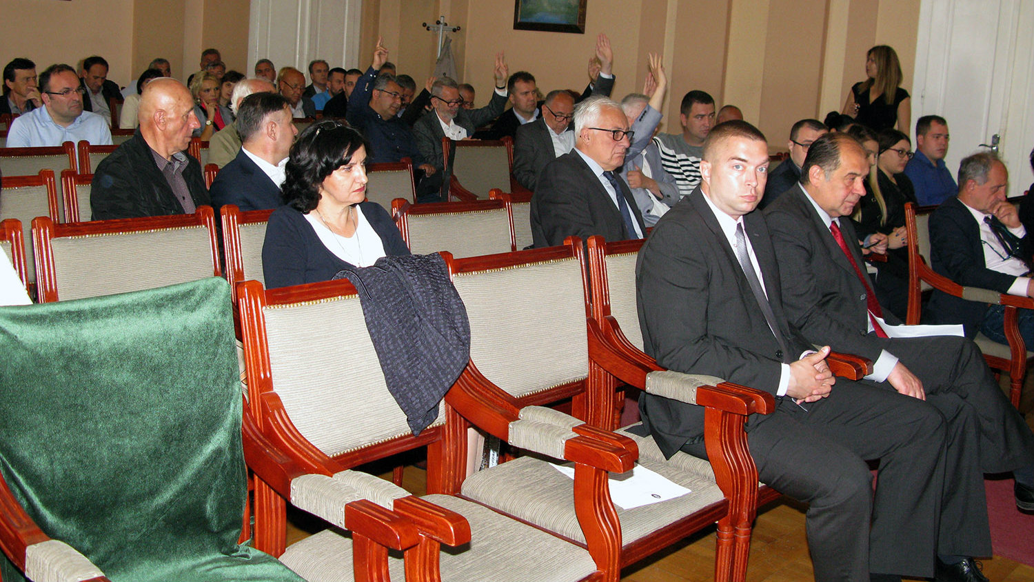 Odbornici Saveza za Srbiju napustili sednicu užičke skupštine 1