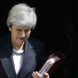 Tereza Mej na putu ka Bakingemskoj palati gde treba zvanično da preda ostavku 4