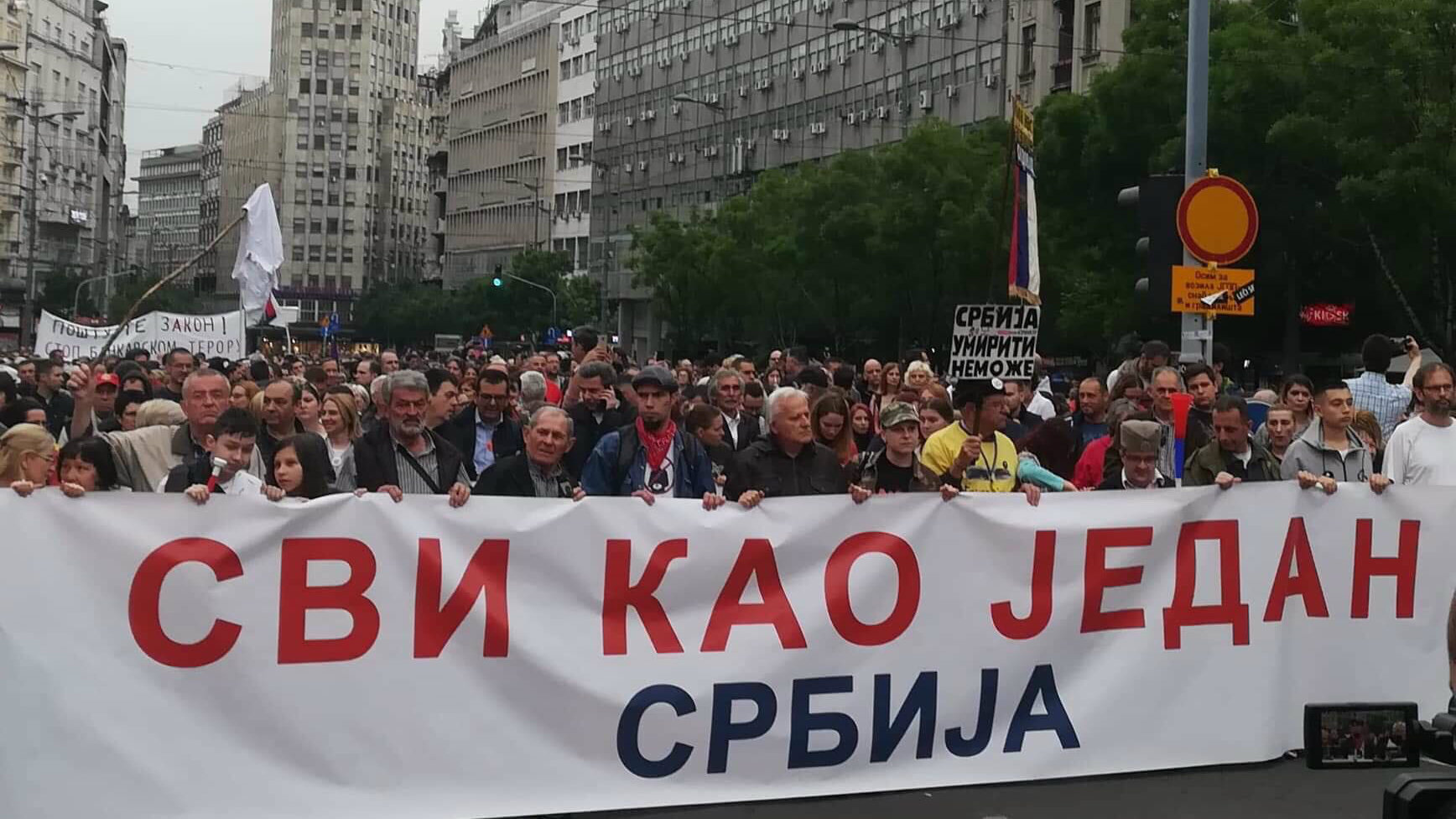 Pretučeni odbornik iz Knjaževca na protestu u Beogradu 1