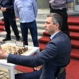 Obradović izazvao Vučića na partiju šaha ispred Predsedništva 13