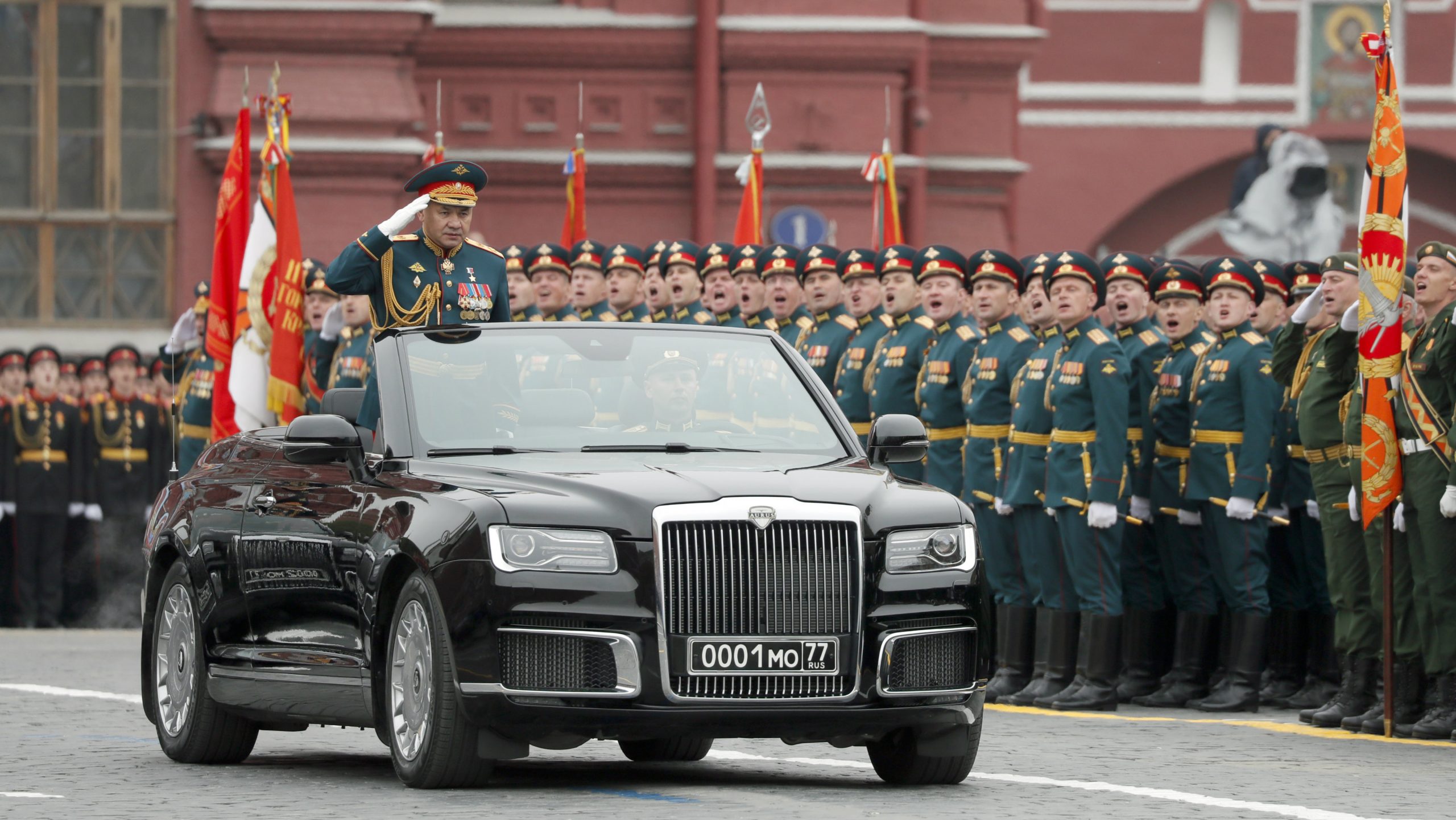 Putin na vojnoj paradi pozvao na ujedinjenje u borbi protiv savremenih pretnji (FOTO) 9