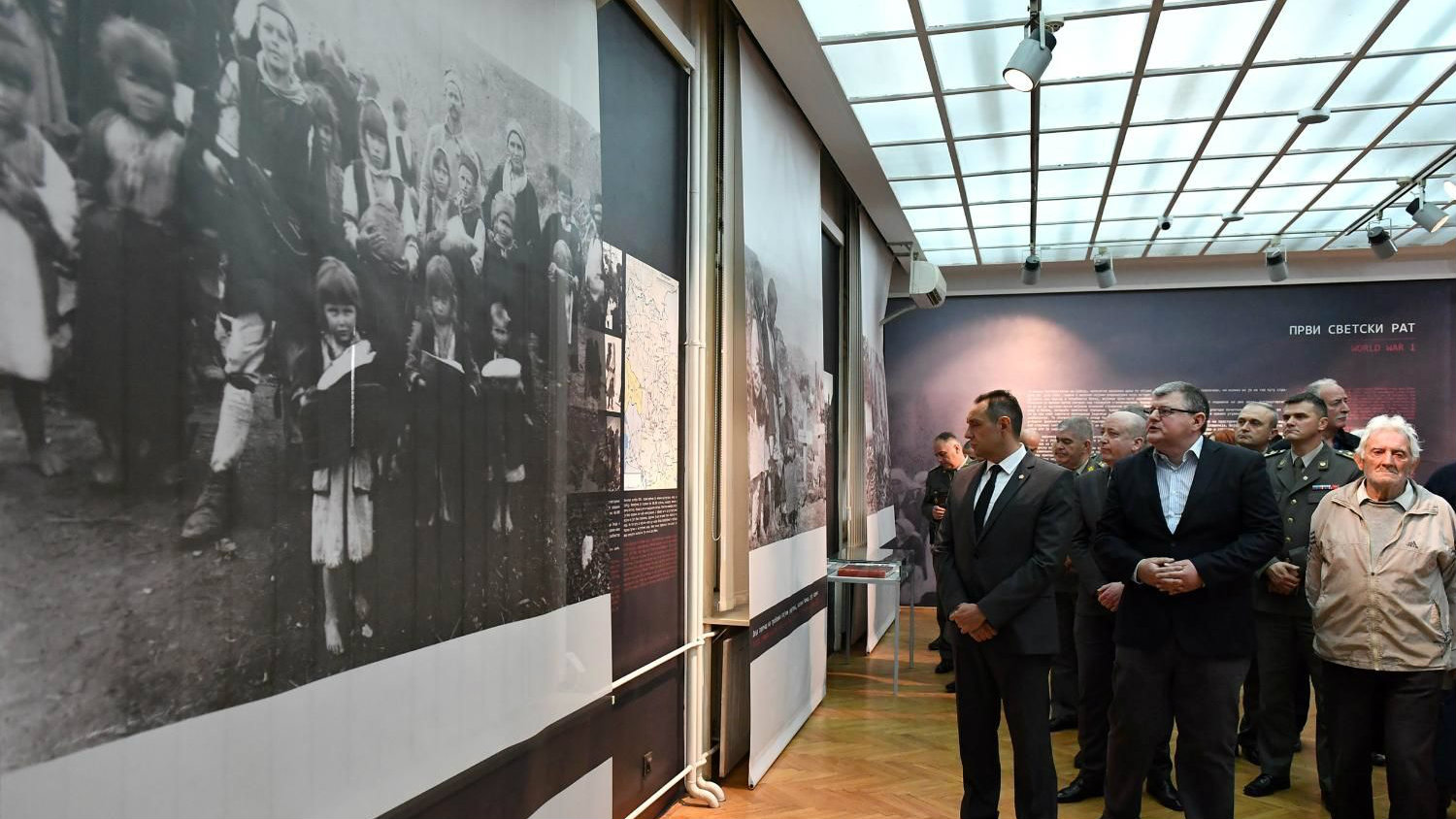 U Velikoj galeriji Doma Vojske do 1. juna izložba "Deca u ratu" 1