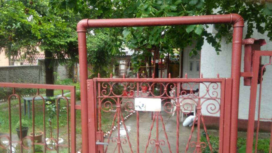 Već 21 godinu na sudu za svoj deo dvorišta 1