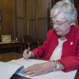 Guvernerka Alabame potpisala zakon o zabrani abortusa 11