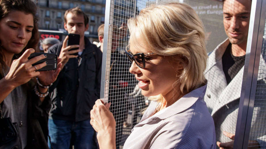 Pamela Anderson posetila Asanža u zatvoru 1