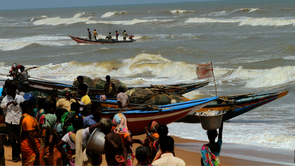 U naletu ciklona i brodolomu kod obala Mumbaja nestalo 127 ljudi 1