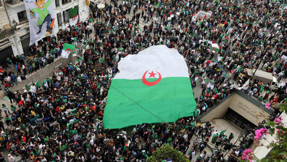 Nekoliko hiljada ljudi u Alžiru na protestu protiv vlasti 1