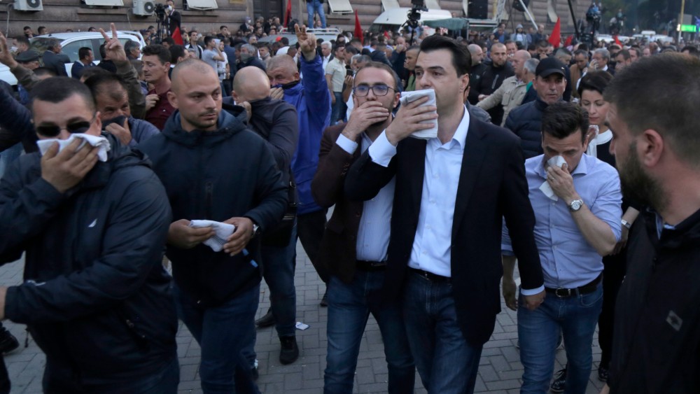 Kocijančič o protestima u Tirani: Mesto za dijalog je u parlamentu 1
