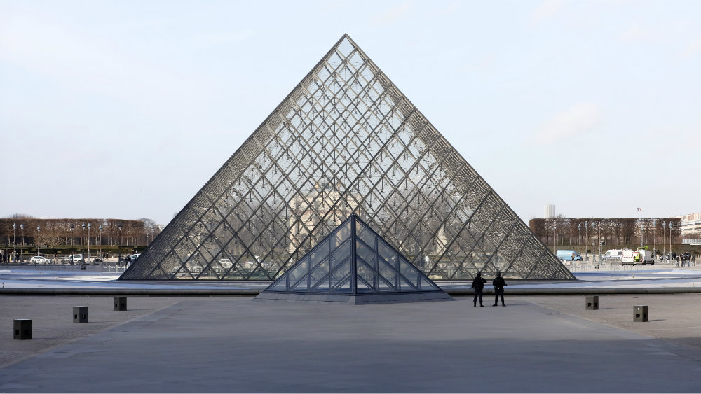 Muzej Luvr u Parizu evakuisan zbog pretnje napadom 1