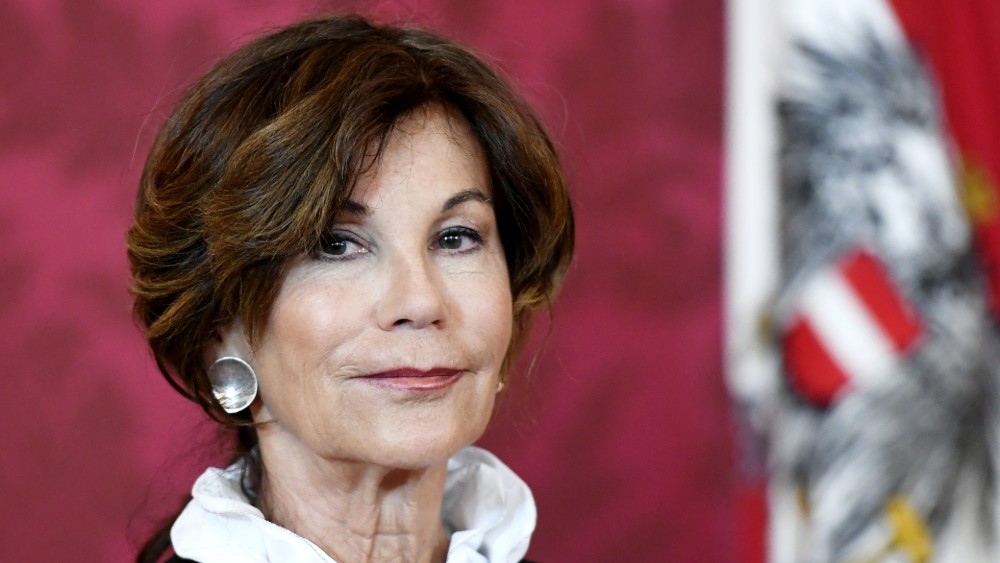 Brigita Birlajn: Privremena kancelarka 1