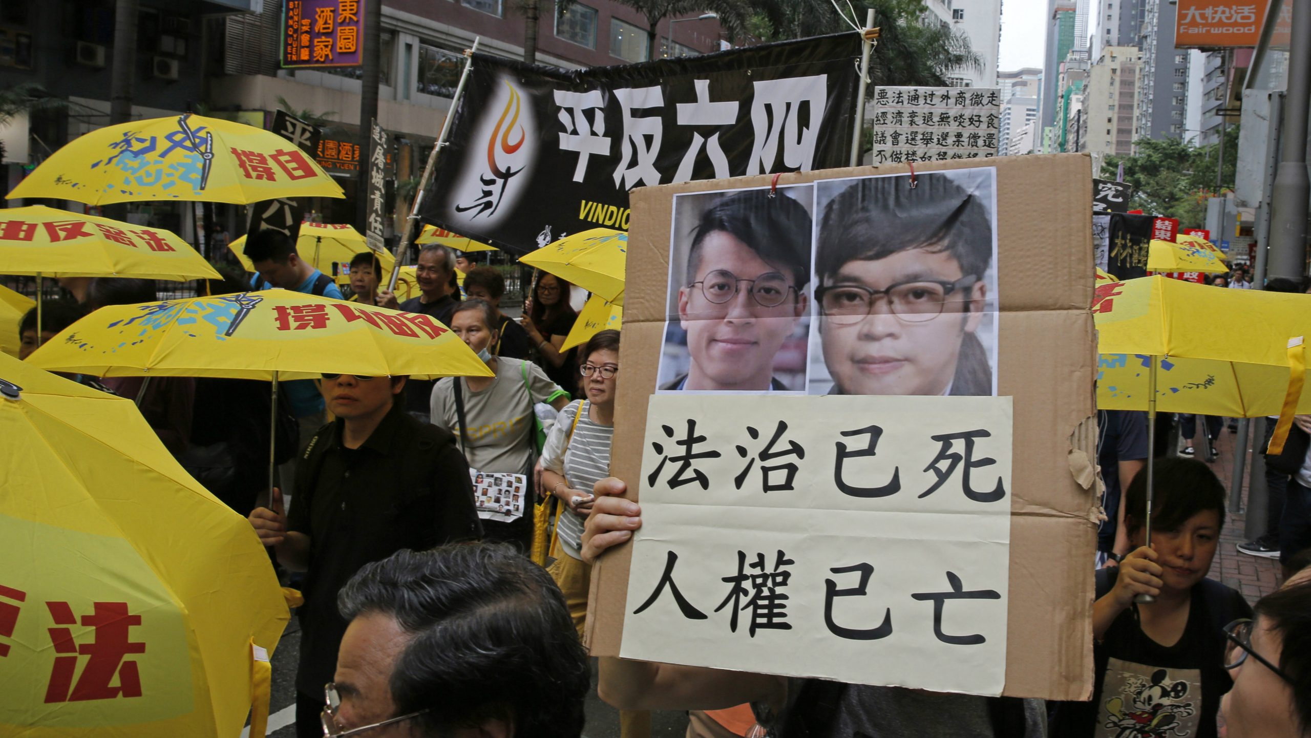 Više od 2.000 ljudi u Hongkongu obeležilo godišnjicu krvoprolića na Trgu Tjenanmen 1