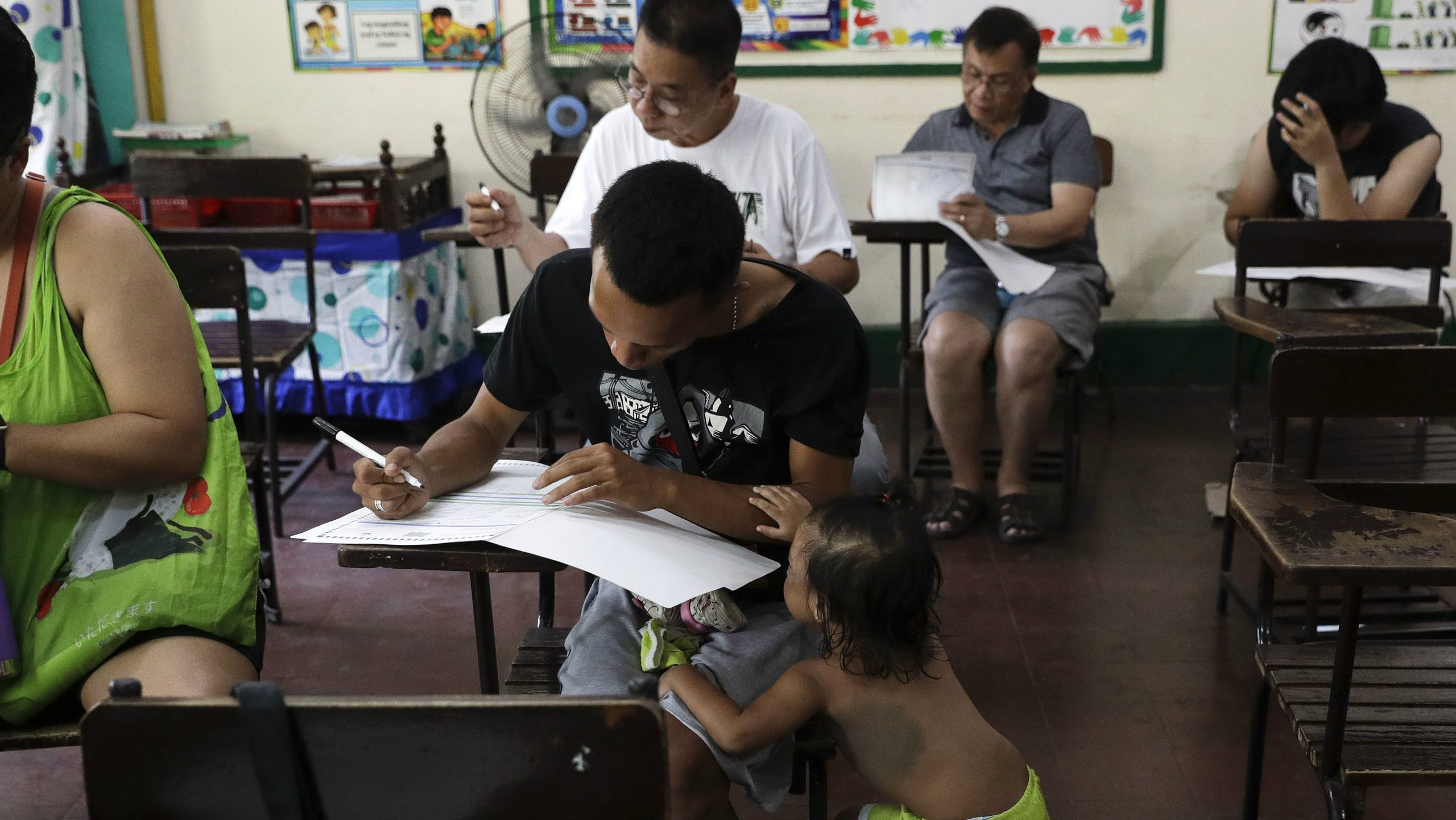 Na izborima na Filipinima vode kandidati sa podrškom Dutertea 1