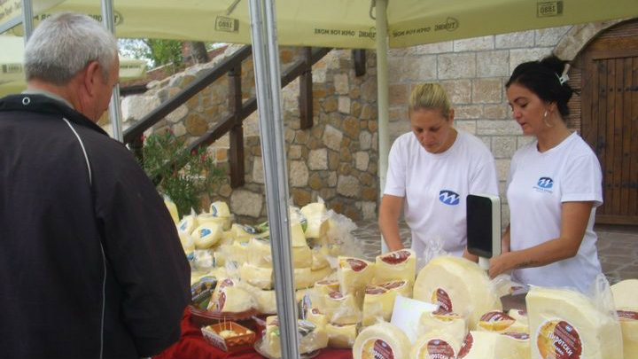 Proizvođači mleka: Država da uvede takse uvoznicima od 330 dinara po kilogramu sira 1