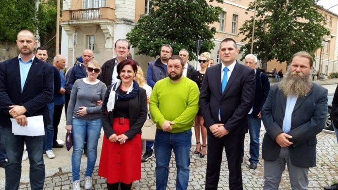 Opozicija u Knjaževcu zbog napada na odbornika zahteva ostavku Milana Đokića (VIDEO) 1