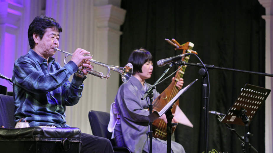 Gde piramida susreće oko 1