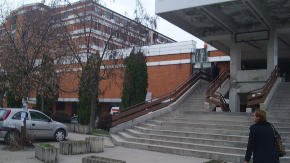 Stigla oprema za početak rekonstrukcije krova Opšte bolnice Pirot 1