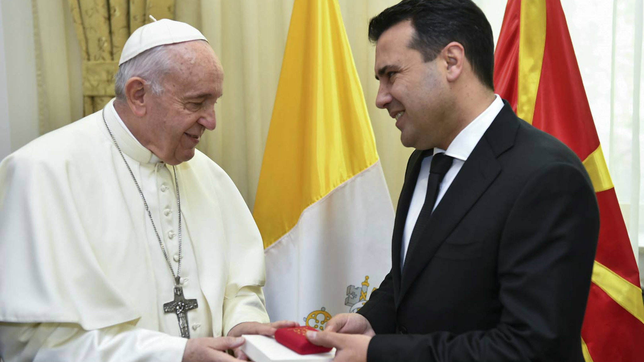 Zaev poklonio papi ikonu od terakote i pozvao ga da ponovo dođe u Skoplje 1