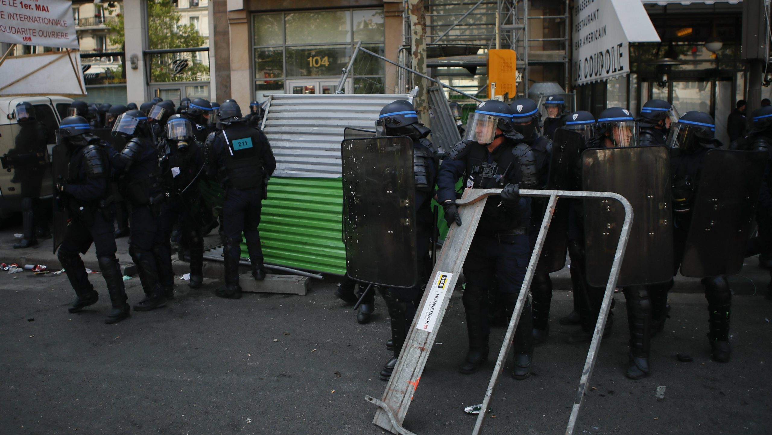 Sukobi demonstranata i policije u Parizu 1