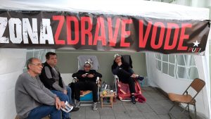 Zrenjaninci na protestu: Tražimo čistu vodu odmah 3 Zrenjaninci na protestu: Tražimo čistu vodu odmah 3