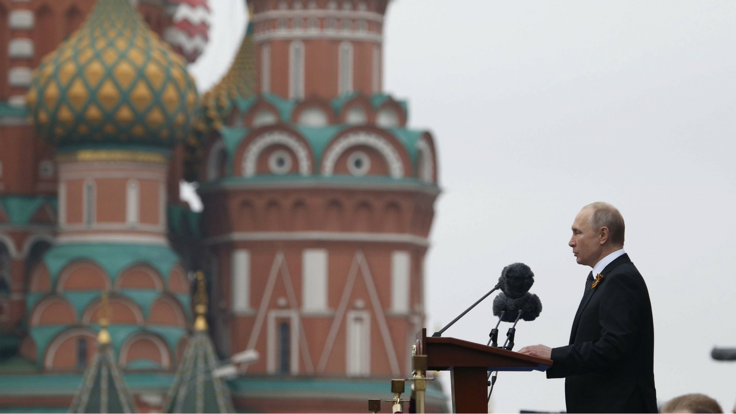 Putin na vojnoj paradi pozvao na ujedinjenje u borbi protiv savremenih pretnji (FOTO) 1