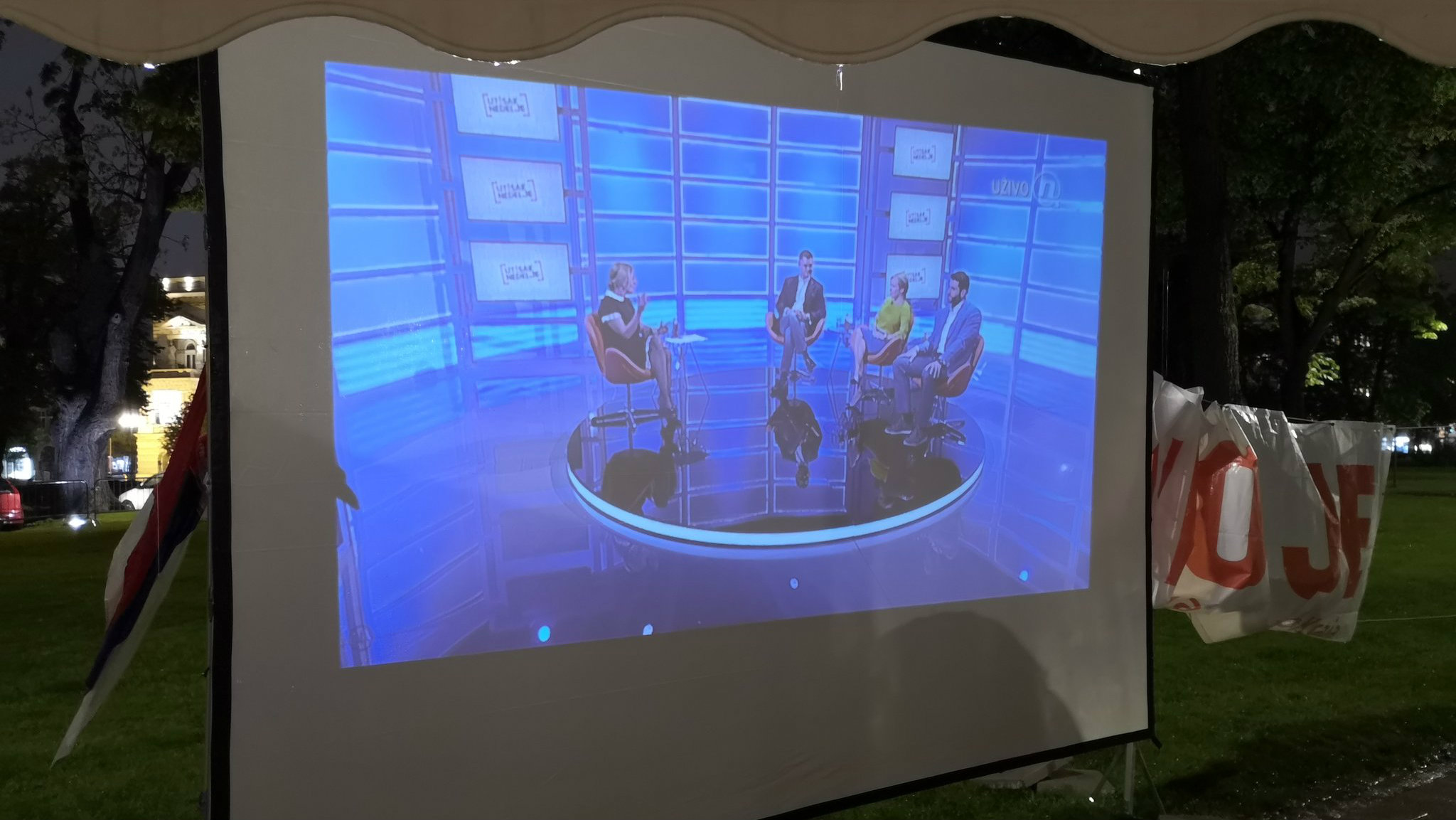 U "Slobodnoj zoni" u Pionirskom parku Utisak i podela lažnih diploma 1