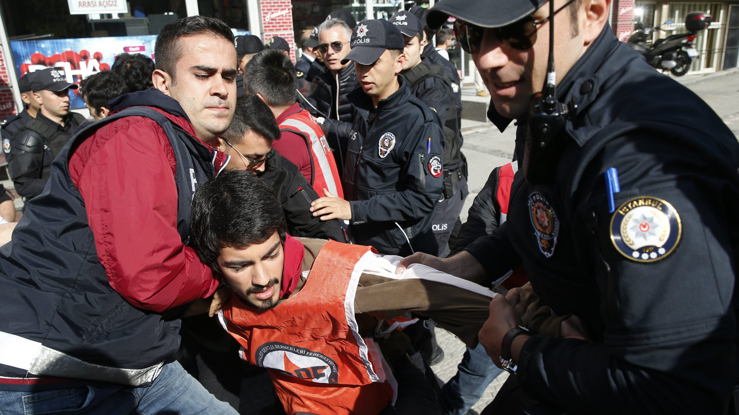 Turska policija uhapsila nekoliko demonstranata 1