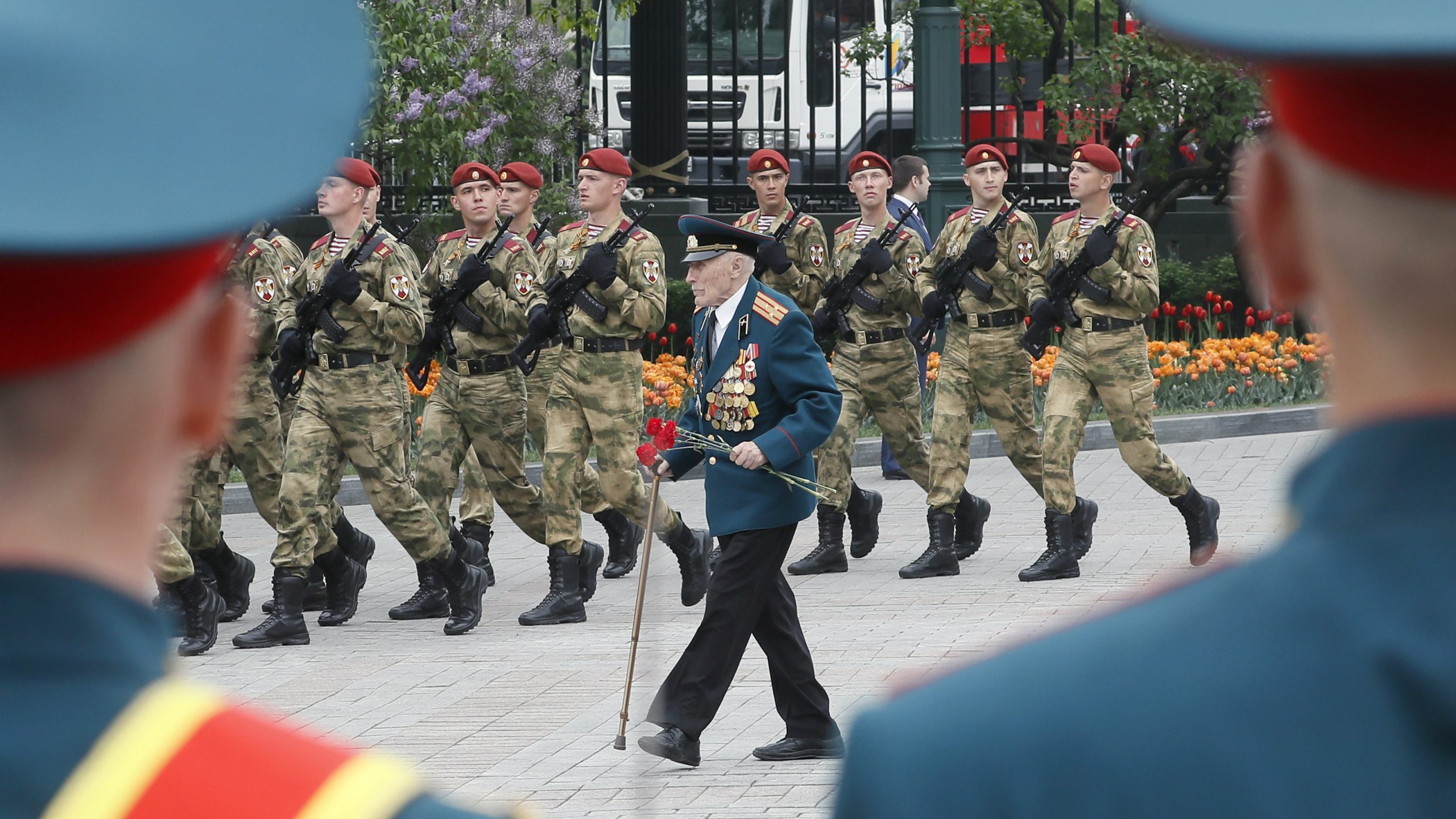 Putin na vojnoj paradi pozvao na ujedinjenje u borbi protiv savremenih pretnji (FOTO) 3