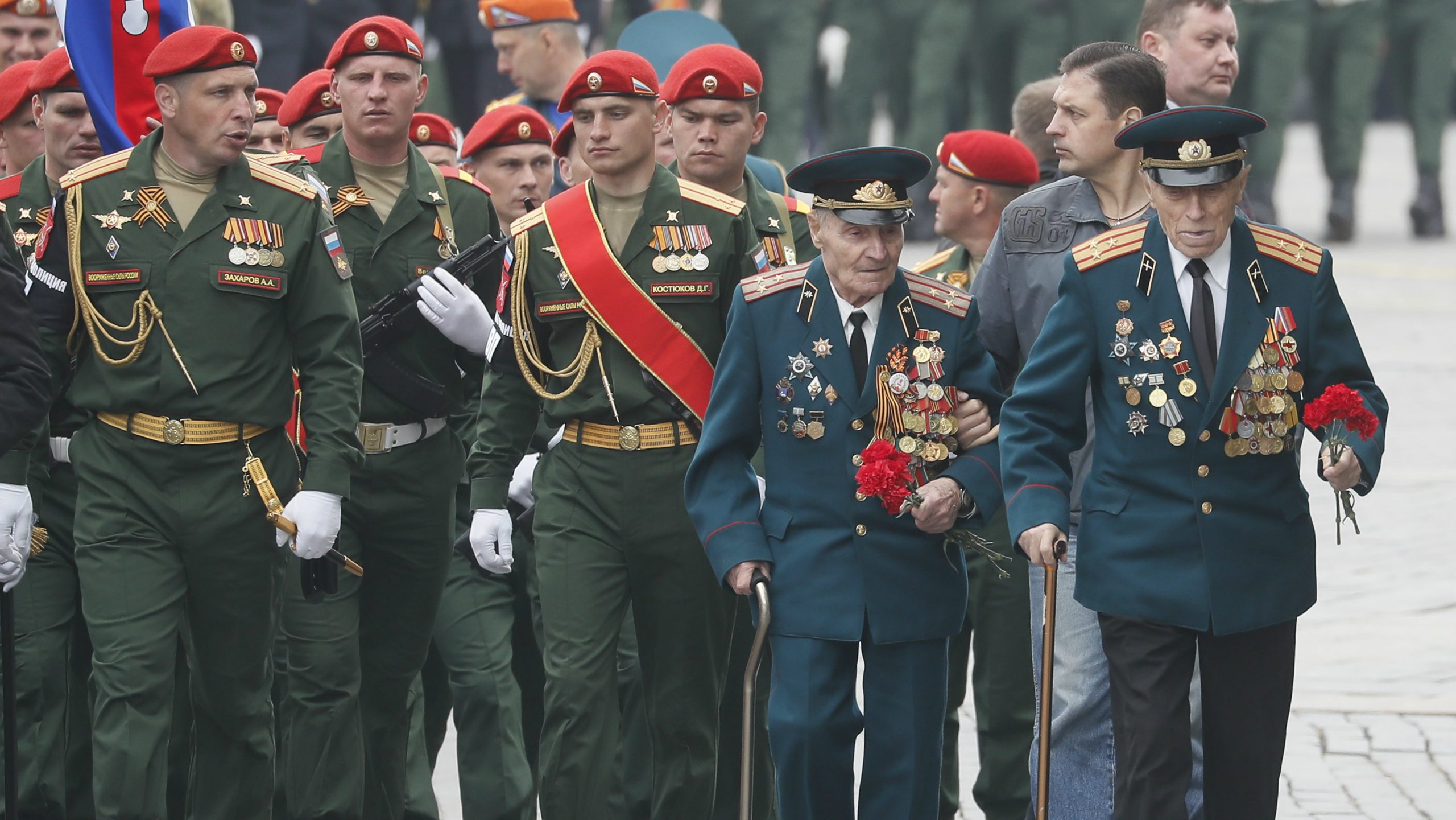 Putin na vojnoj paradi pozvao na ujedinjenje u borbi protiv savremenih pretnji (FOTO) 5