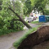 Dvoje povređeno zbog olujnog vetra u Zagrebu 13