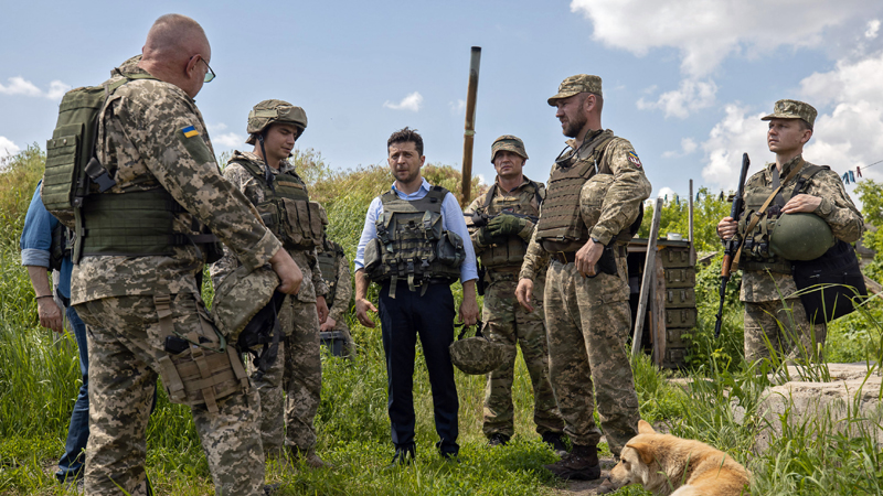 Zelenski posetio vojne položaje na istoku Ukrajine 1