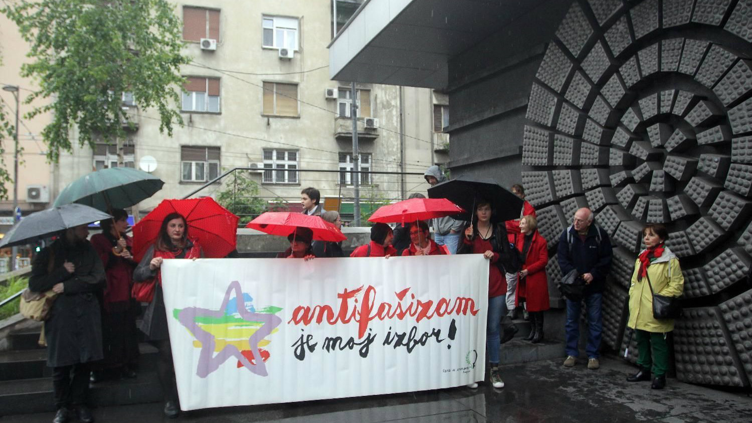Internacionalom na albanskom u centru Beograda obeležen Dan pobede 1