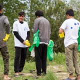Migranti čistili smeće u Krnjači sa lokalnim stanovništvom 9