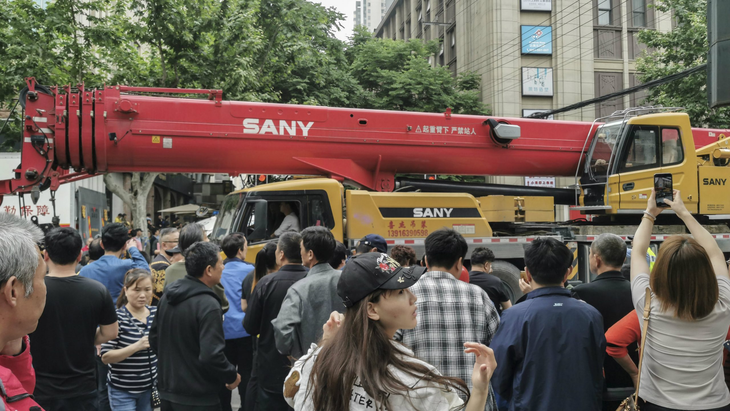 Najmanje 10 osoba zarobljeno u urušenoj zgradi u Šangaju 1