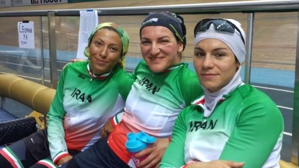 Išbel i druge članice iranskog ženskog biciklističkog tima