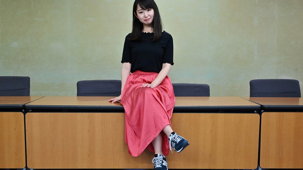 Jumi Išikava kaže da je morala da nosi visoke štikle u pogrebnoj kompaniji