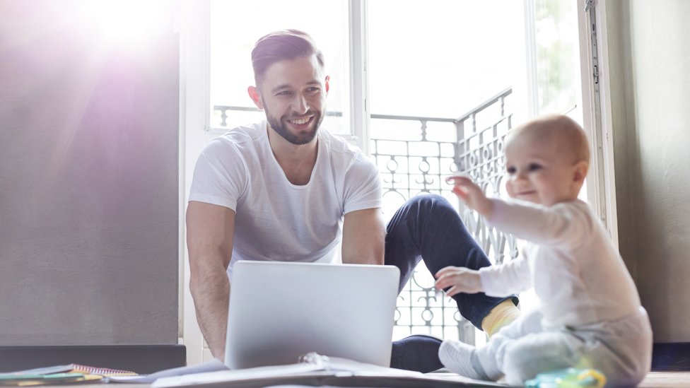 Internet, doktori i dijagnoze: Pomoć za bebu na klik 1 Otac i beba