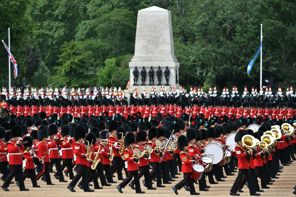 Parada u čast 93. rođendana kraljice Elizabete Druge 14 Trooping the Colour parade