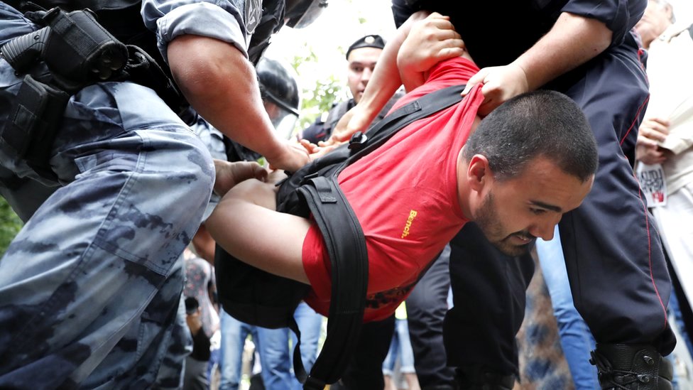 hapšenje tokom protesta u mosvki