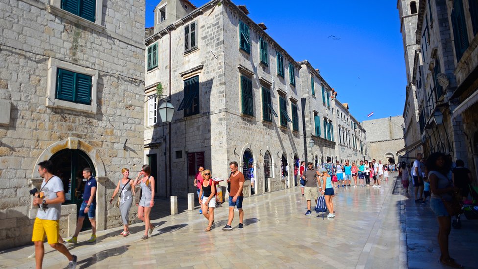 Štampa: Mladi Hrvati najduže u EU žive s roditeljima 1