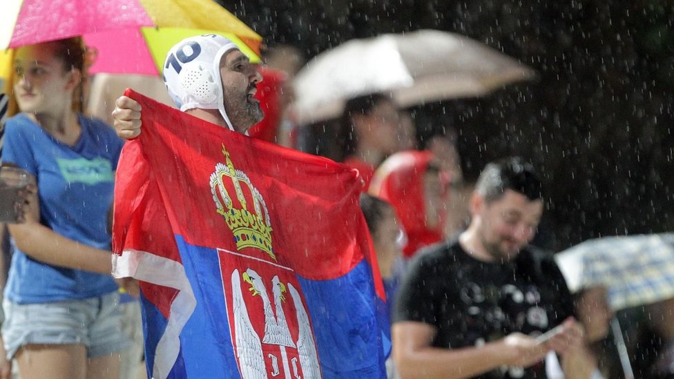 Navijače Srbije ni nevreme nije sprečilo da bodre ekipu sa tribina Tašmajdana